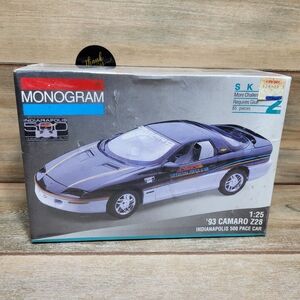 Monogram 1/25 Scale 1993 Camaro Z28nIndianapolis 500 Pace Car *Sealed